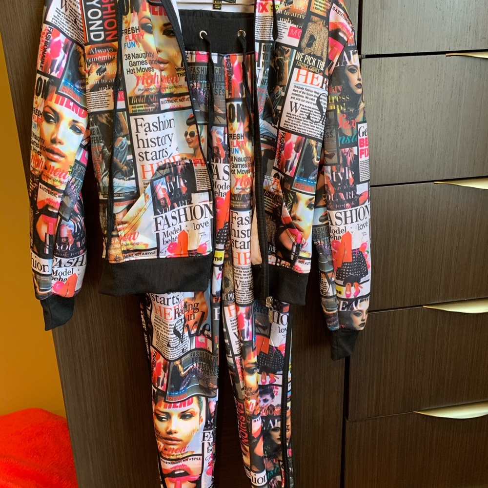 Magazine print set! (Two-Pieces) 😍